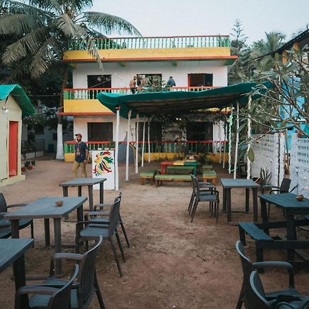 Rasta Mansion Beach Hostel And Rooms Arambol Exteriör bild