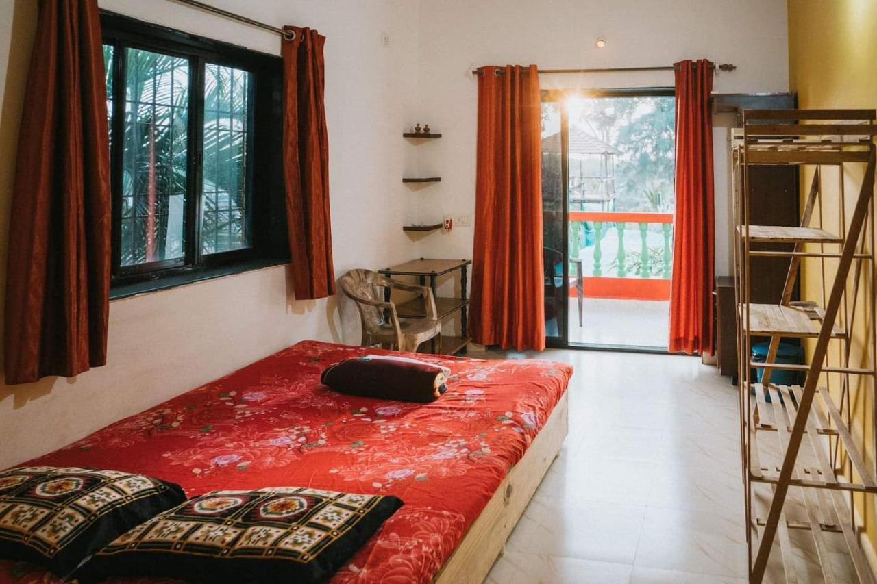 Rasta Mansion Beach Hostel And Rooms Arambol Exteriör bild