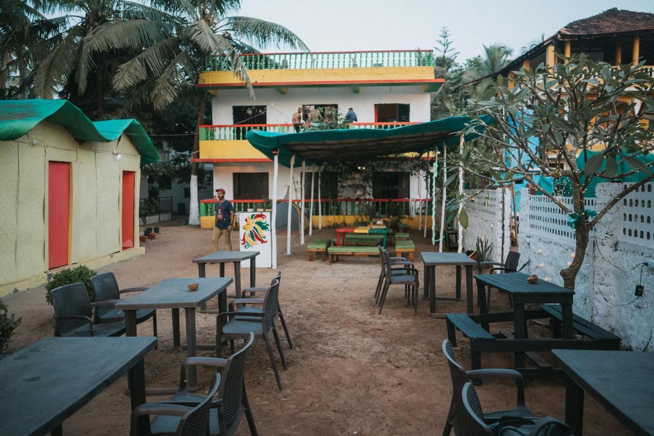 Rasta Mansion Beach Hostel And Rooms Arambol Exteriör bild