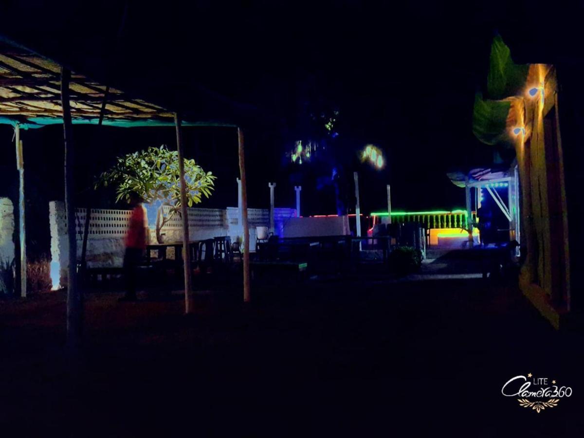 Rasta Mansion Beach Hostel And Rooms Arambol Exteriör bild