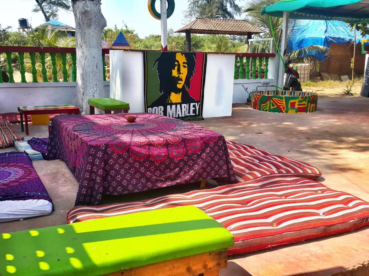 Rasta Mansion Beach Hostel And Rooms Arambol Exteriör bild