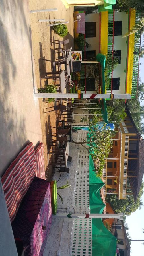 Rasta Mansion Beach Hostel And Rooms Arambol Exteriör bild