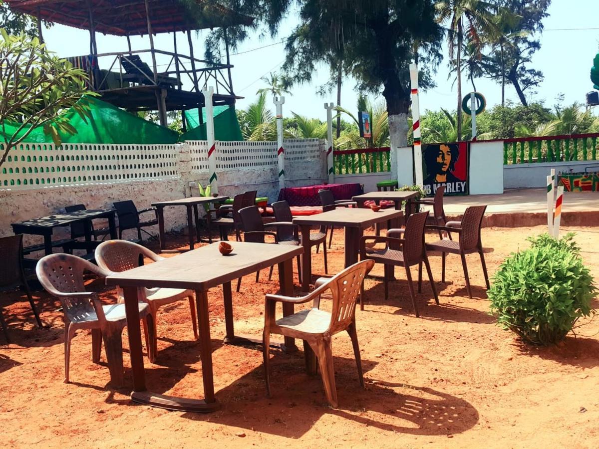 Rasta Mansion Beach Hostel And Rooms Arambol Exteriör bild